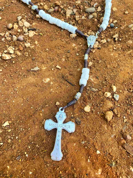 Imagen de Hecho a mano rosario de piedra en una cuerda fuerte