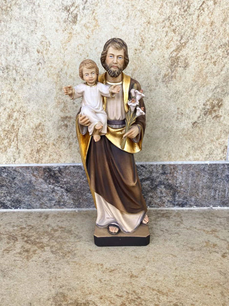 Picture of Saint Joseph with child Jesus statue