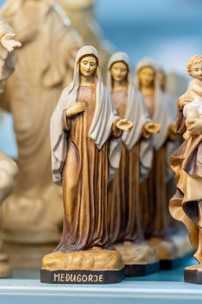 Imagen de Estatua de la Madre María hecha en madera